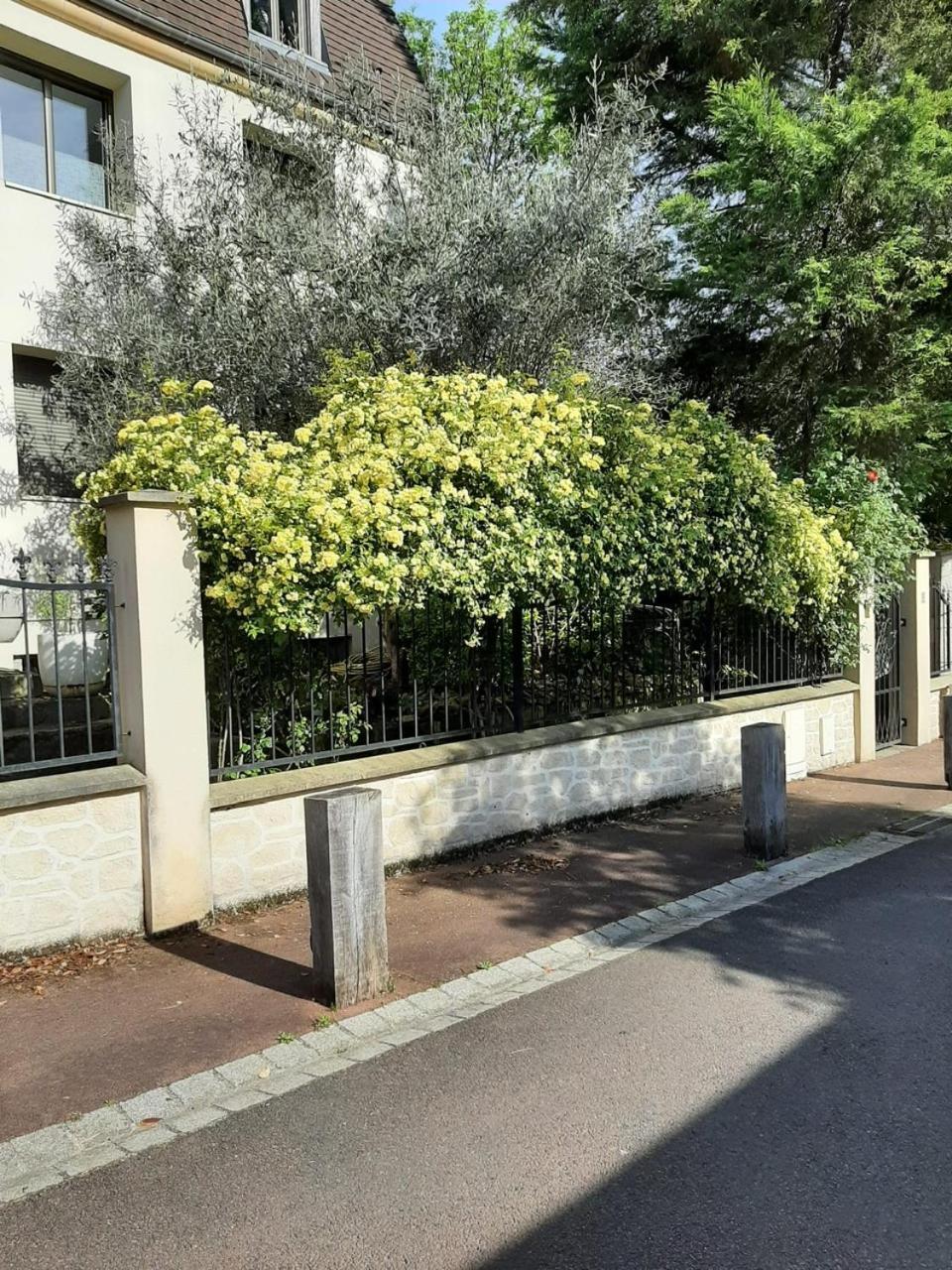 Sejour A La Chataigneraie Rueil-Malmaison Luaran gambar